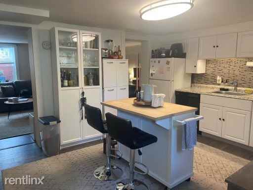 2140 N Thomas St - Photo 2 of 10