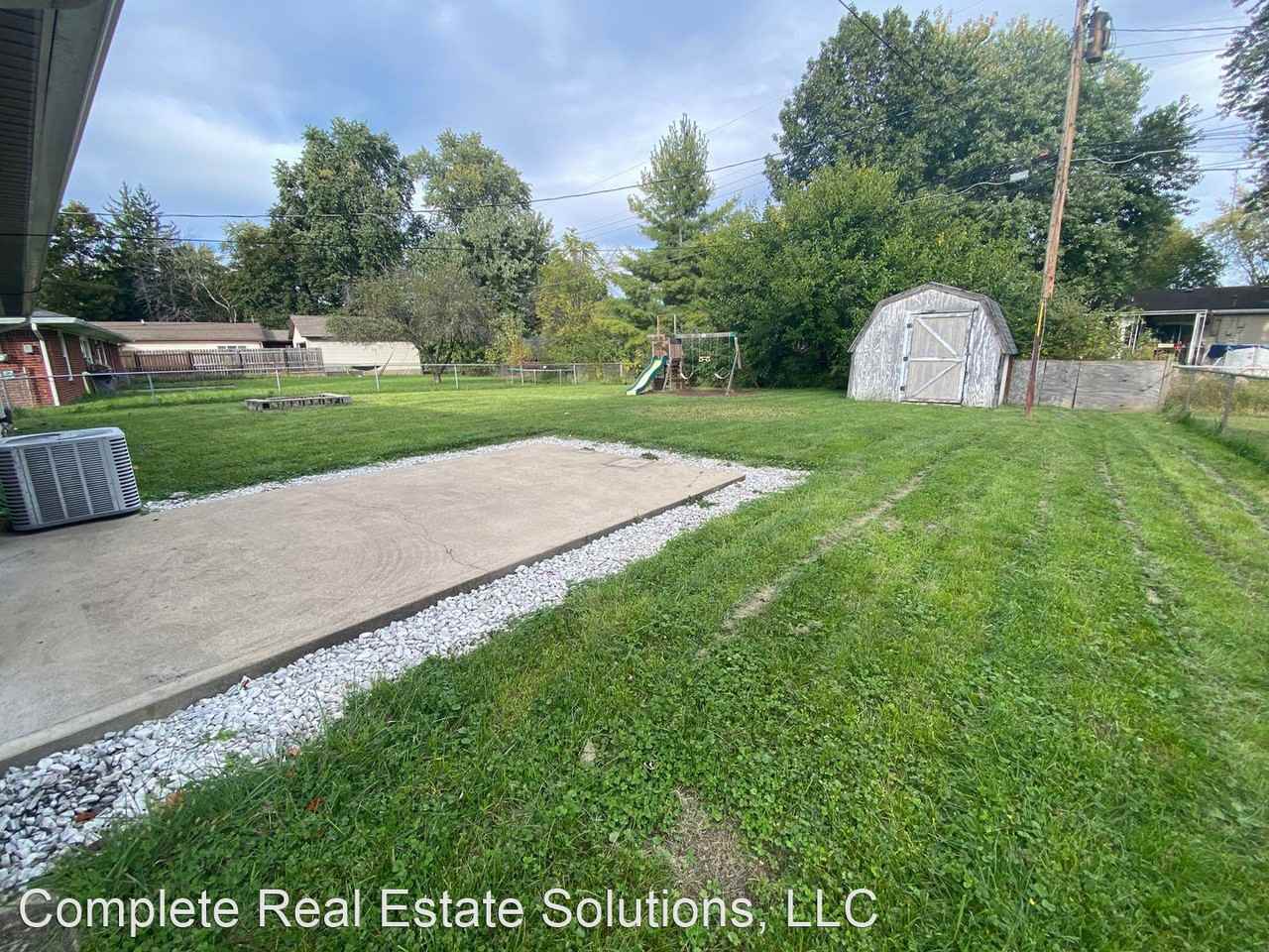 845 Middle Dr - Photo 2 of 10