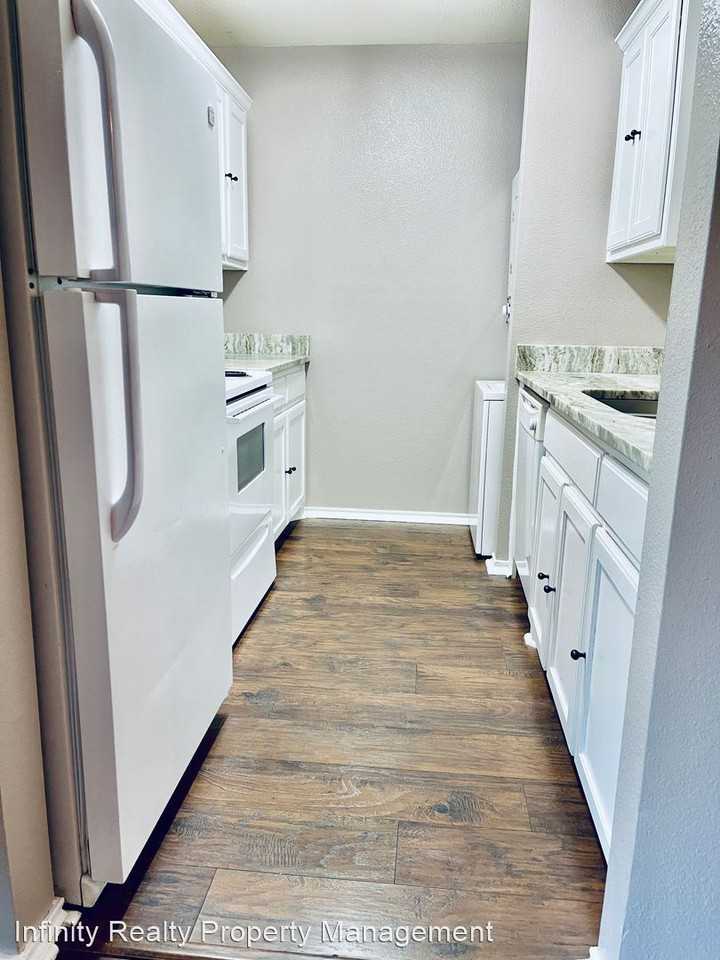 872 W Vanderbilt - Photo 2 of 12