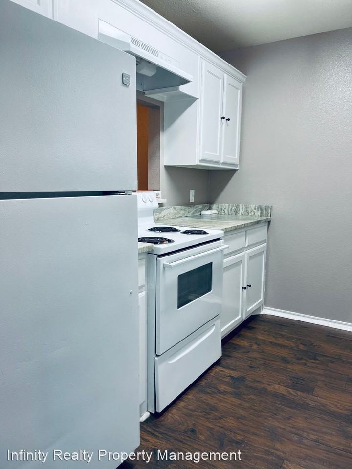 872 W Vanderbilt - Photo 3 of 12