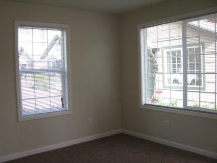 1328 Winter St NE - Photo 2 of 4