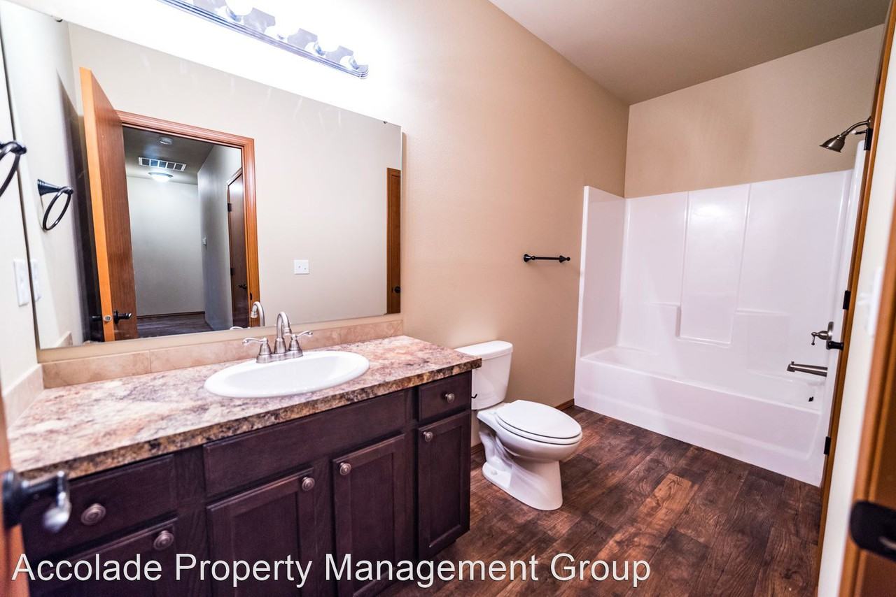 3003 Swan Ave - Photo 3 of 17