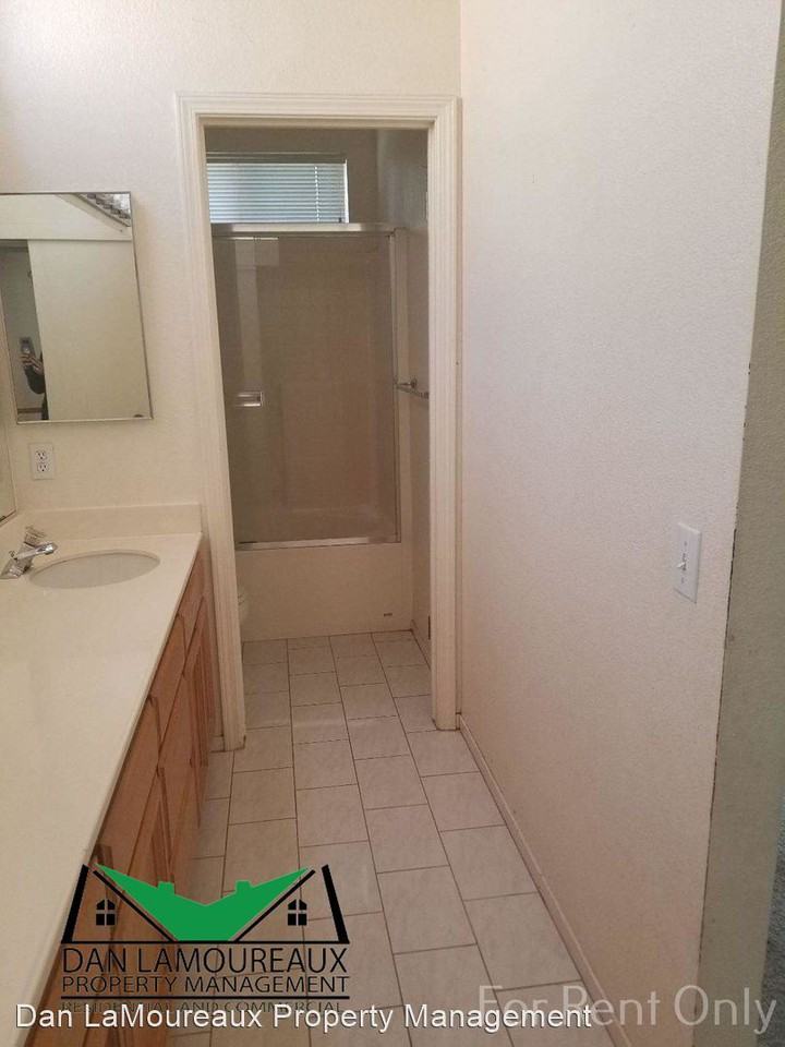 1021 Guerrero Ln - Photo 2 of 3