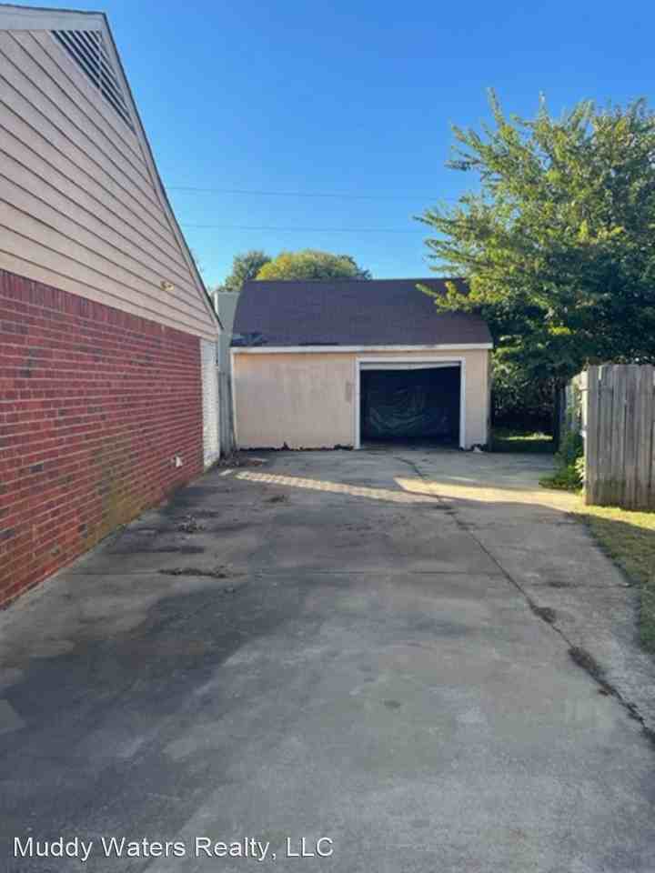 6571 Ashland Dr - Photo 2 of 13
