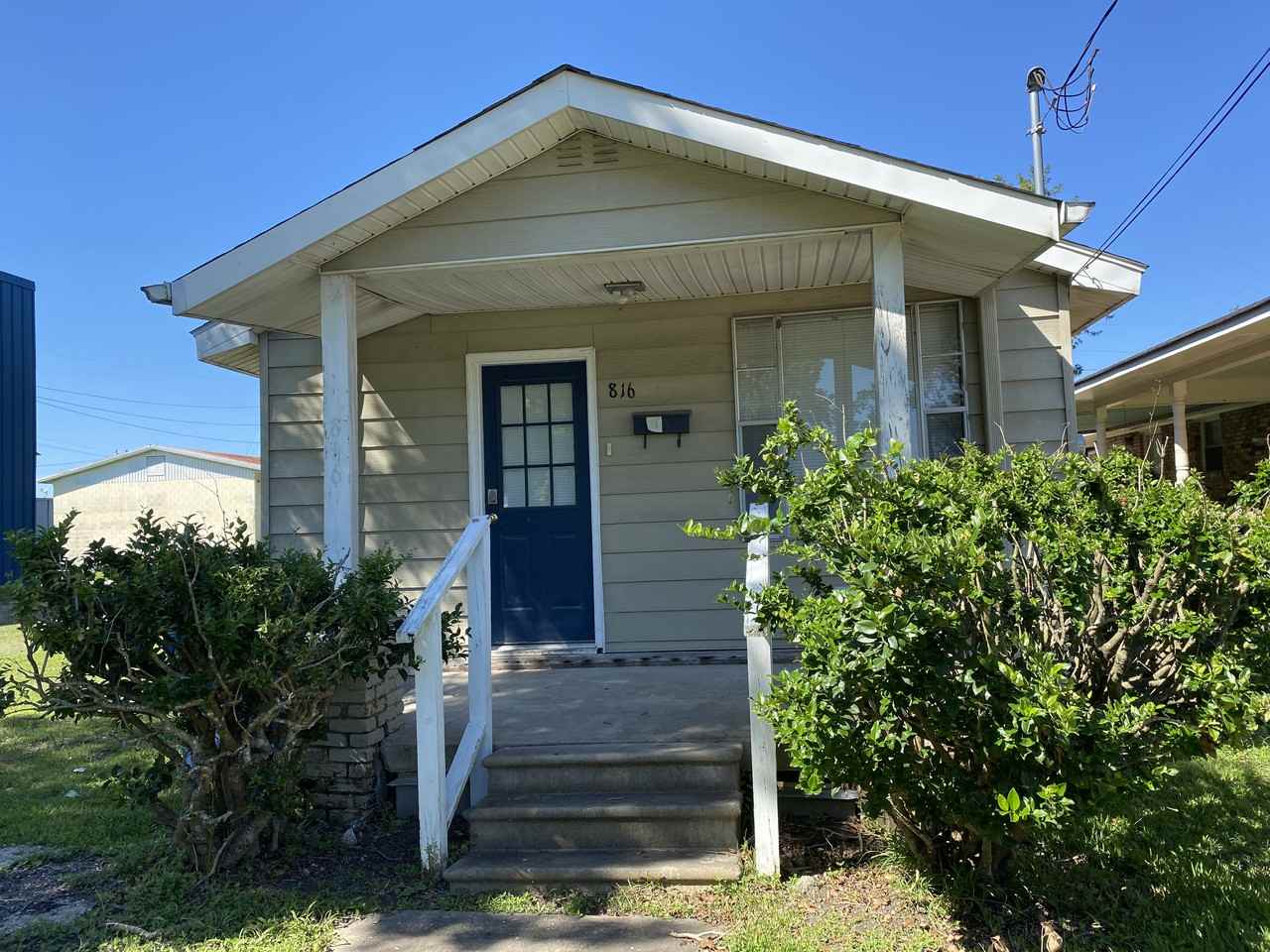 816 Avenue A - Photo 2 of 13