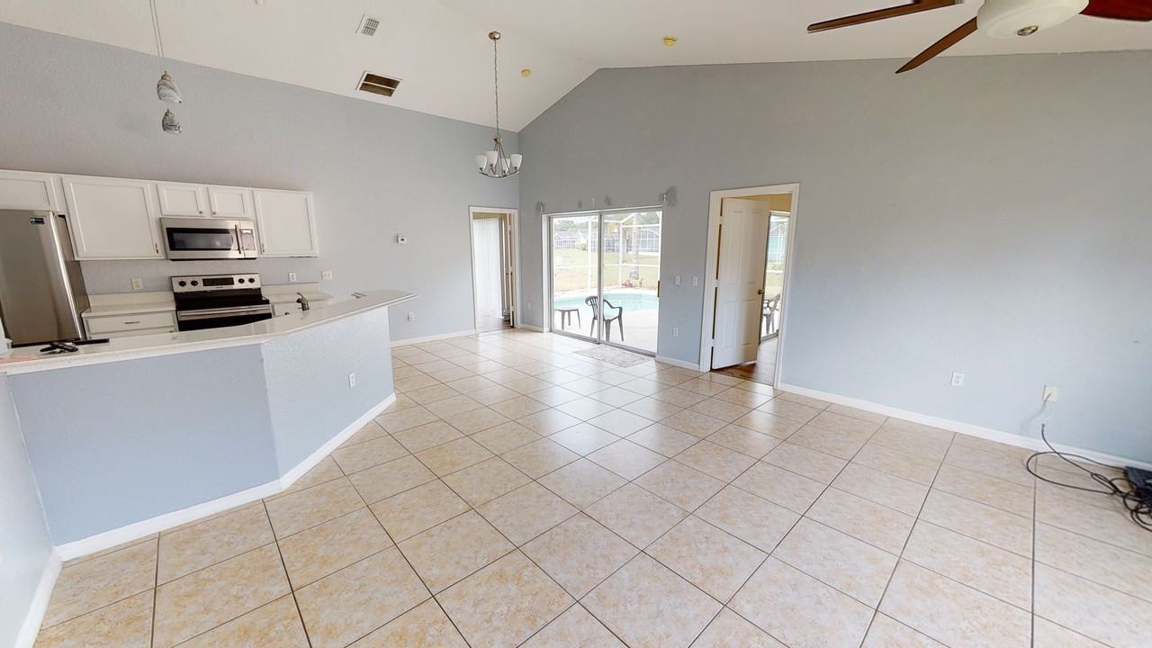 927 Reserve Pl - Photo 2 of 20