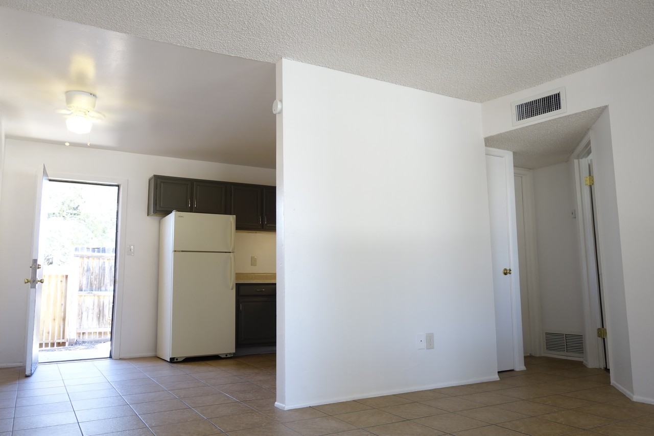 2505 N Dodge Blvd - Photo 3 of 29