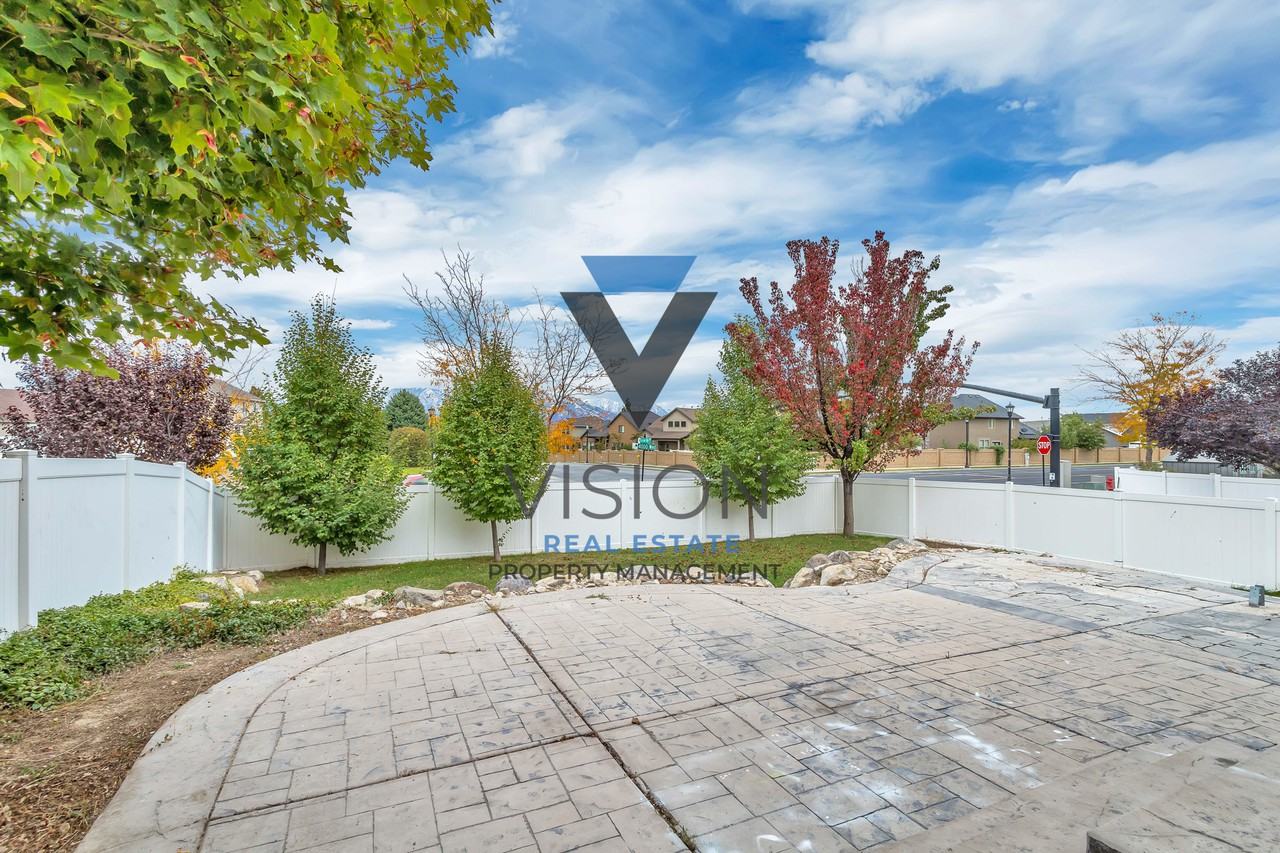 10881 S Pine Shadow Rd - Photo 3 of 18