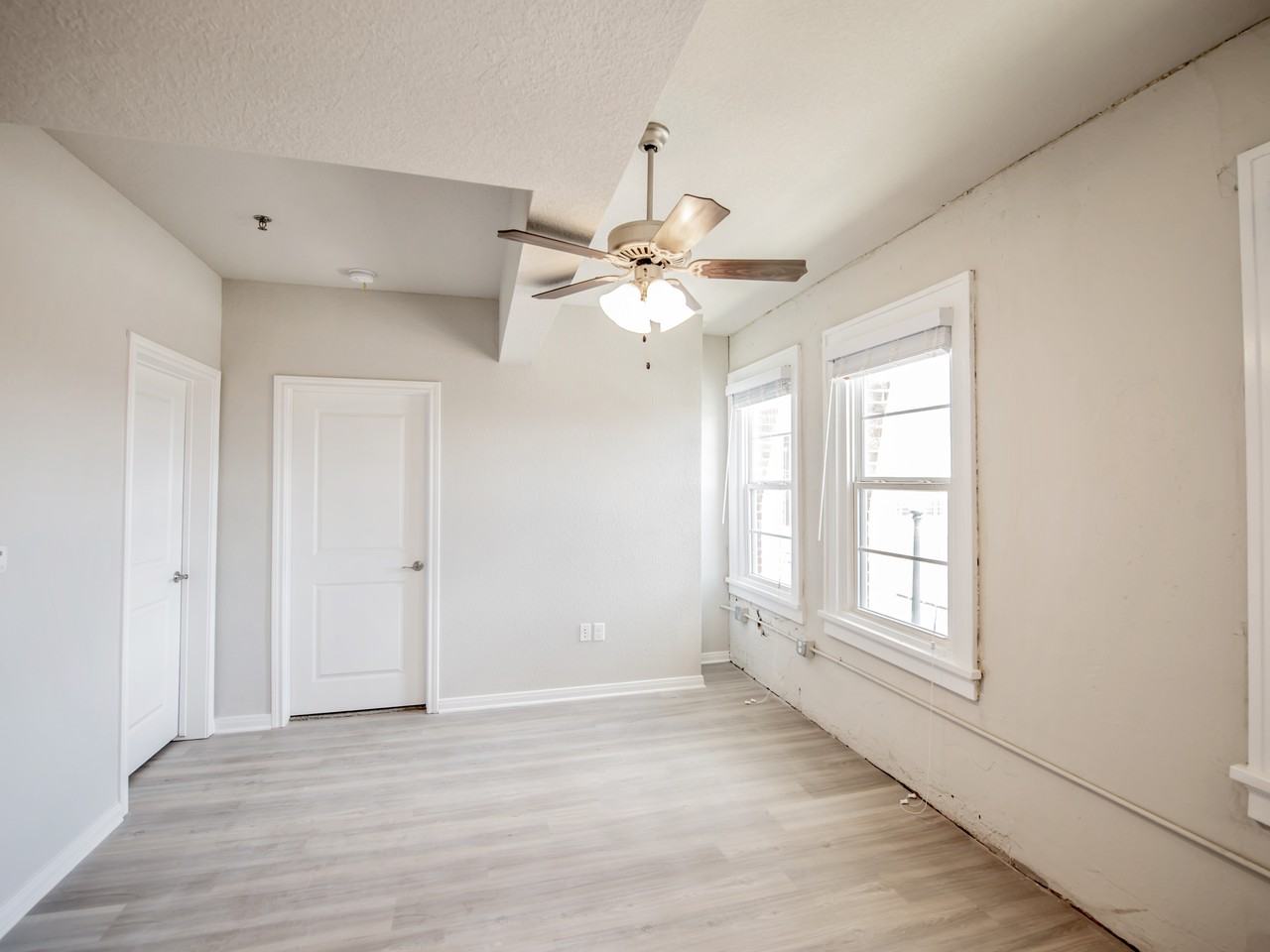 1307 Austin Ave - Photo 2 of 16