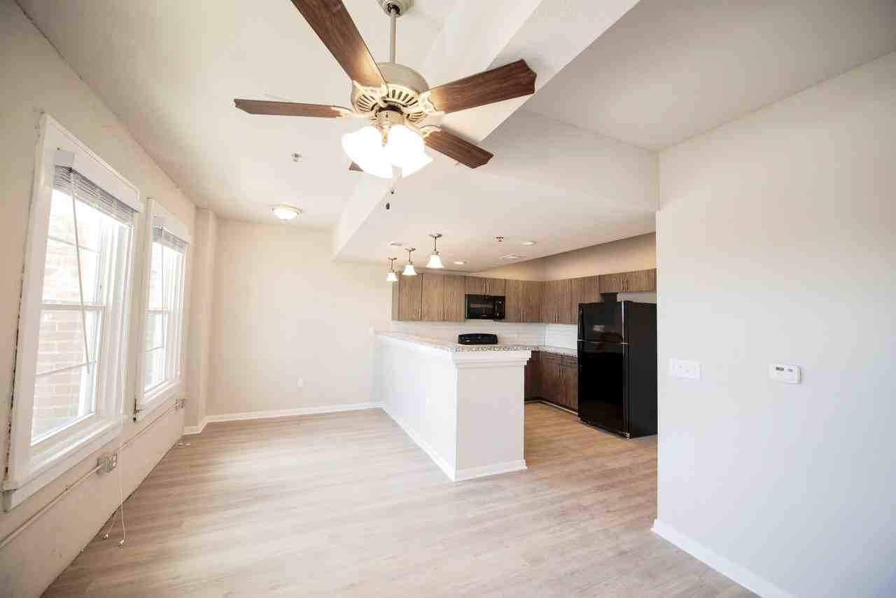 1307 Austin Ave - Photo 3 of 16