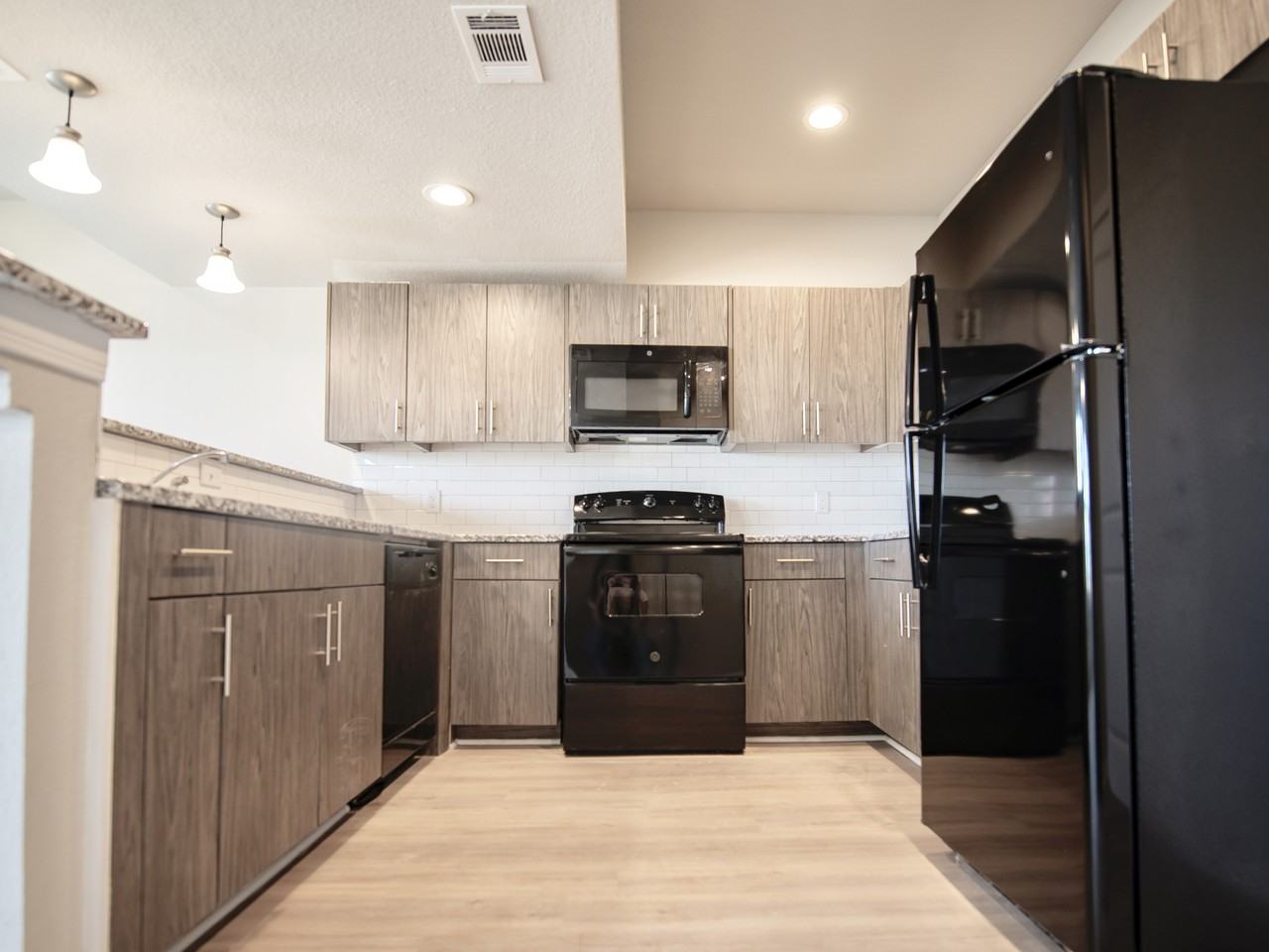 1307 Austin Ave - Photo 5 of 16