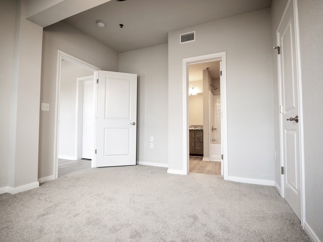 1307 Austin Ave - Photo 6 of 16