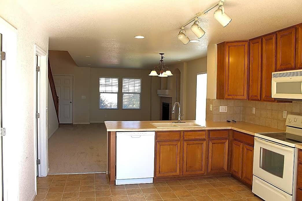 2127 Mainsail Dr - Photo 3 of 10