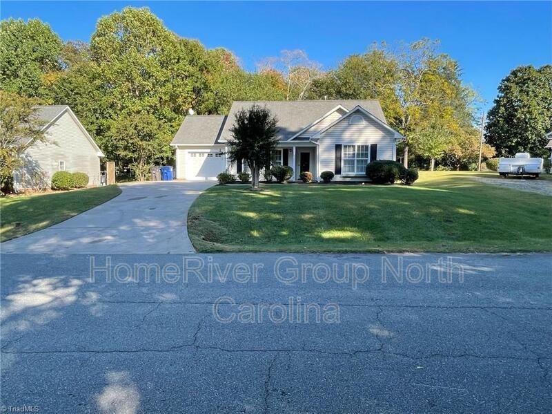 109 Monroe St - Photo 2 of 18