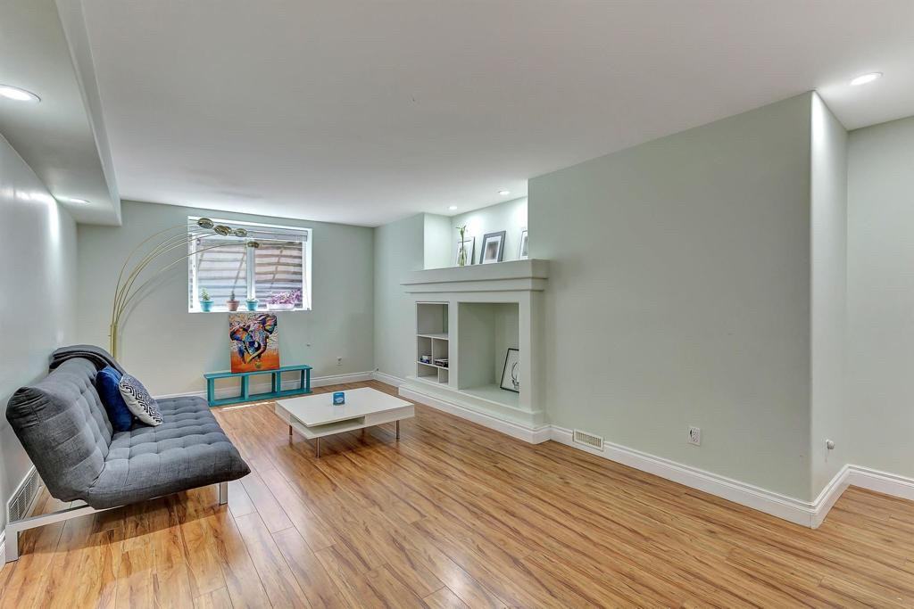 7439 146 St - Photo 2 of 8