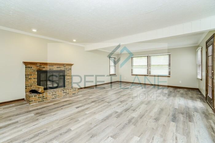 6592 Kennington Sq S - Photo 3 of 15