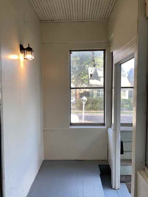 602 East Republic Street - Photo 2 of 19