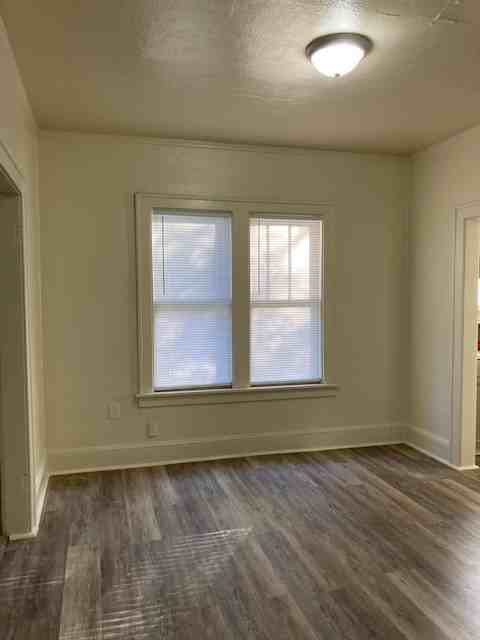 602 East Republic Street - Photo 6 of 19