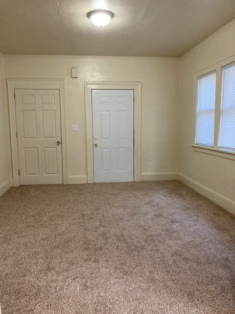 602 East Republic Street - Photo 5 of 19