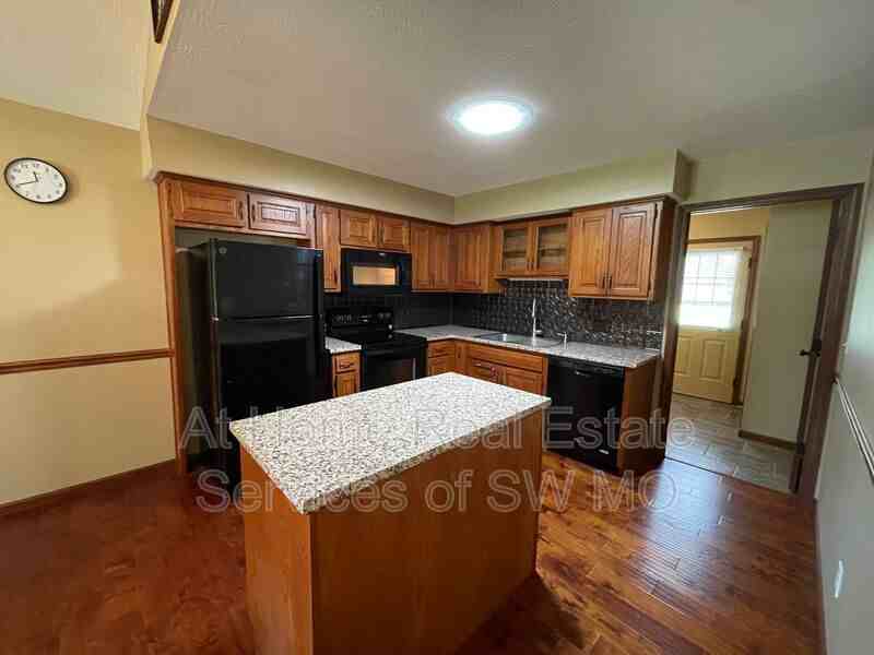 201 W Sally Ln - Photo 3 of 15