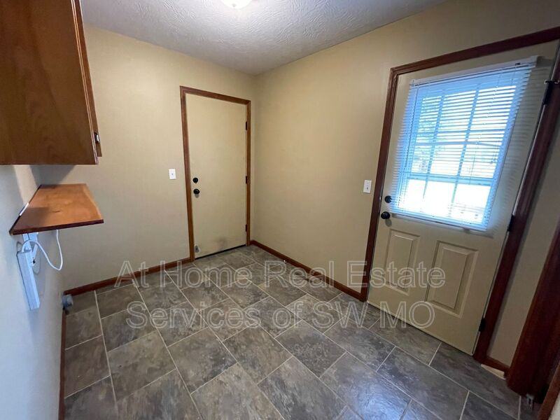 201 W Sally Ln - Photo 5 of 15