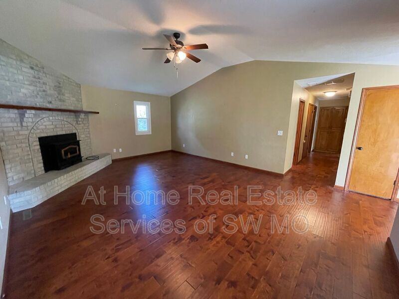 201 W Sally Ln - Photo 6 of 15