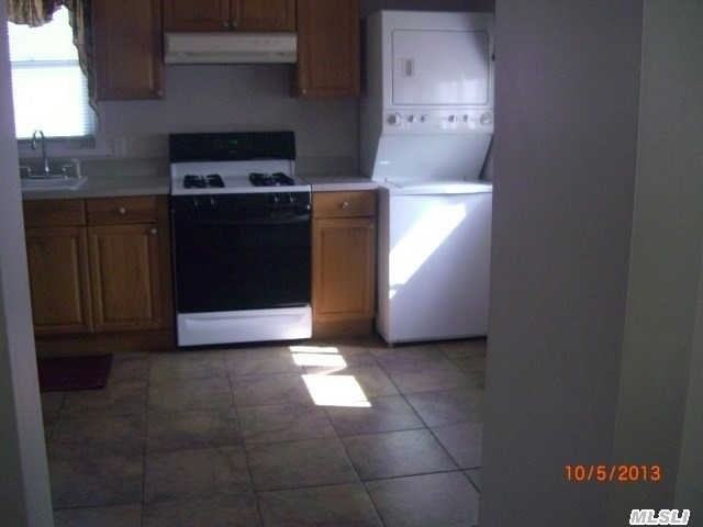 95 Carleton Ave - Photo 3 of 7