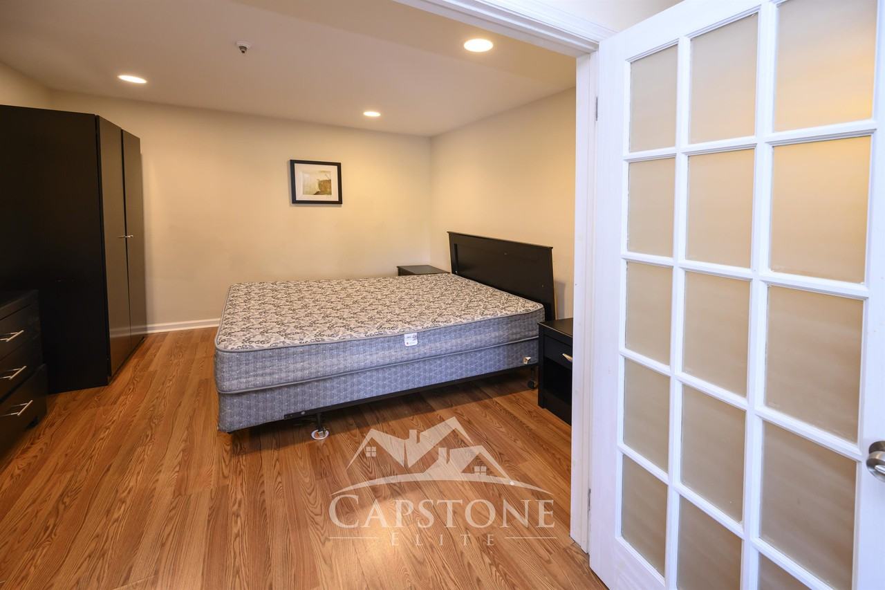 206 Matthews Drive - 5-Downstairs Master - Photo 2 of 10