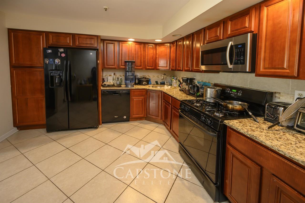 206 Matthews Drive - Downstairs Master - Photo 5 of 8