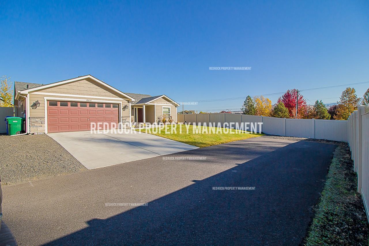 18431 E Selkirk Estates Rd #1 - Photo 5 of 26