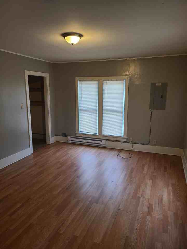 613 1/2 W 1st St #613-1-2 - Photo 5 of 6