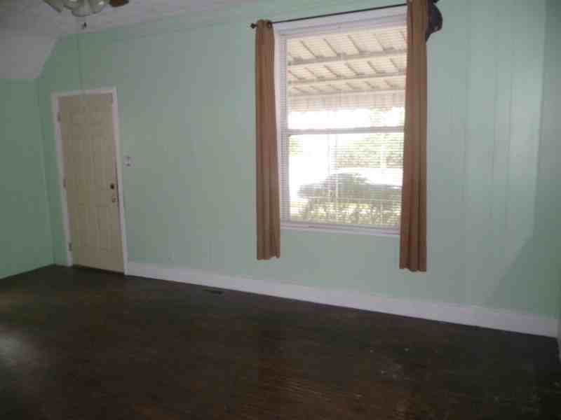 456 N Salisbury St - Photo 6 of 14