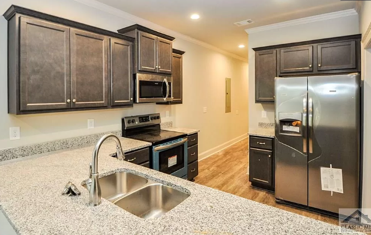 655 Fourth St - Photo 3 of 12