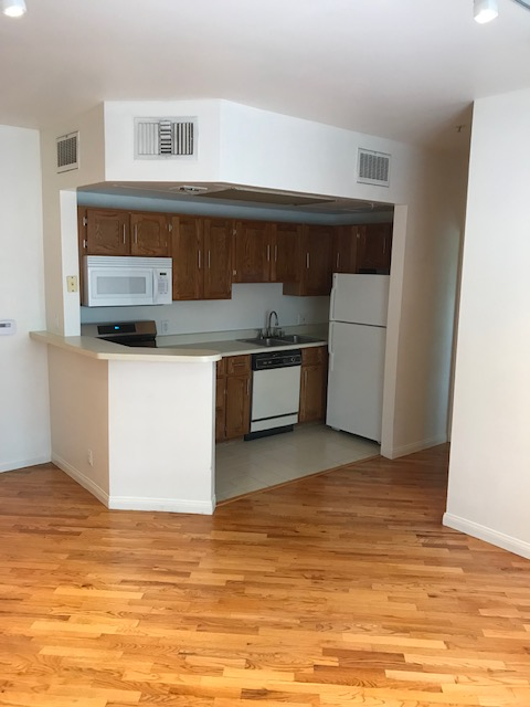 820 S Mansfield Ave #203