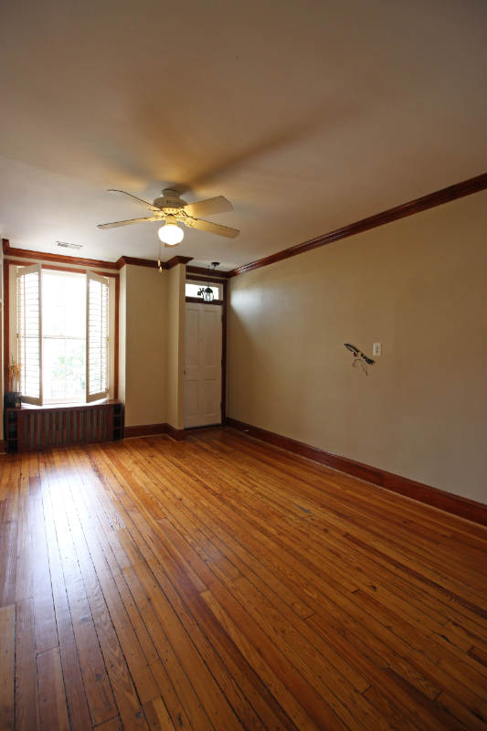 323 1/2 D St - Photo 2 of 34