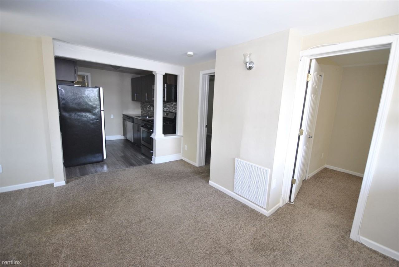 211 E Madison St - Photo 3 of 22