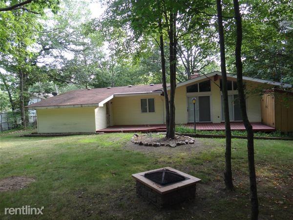 1207 Queensway Dr - Photo 2 of 9