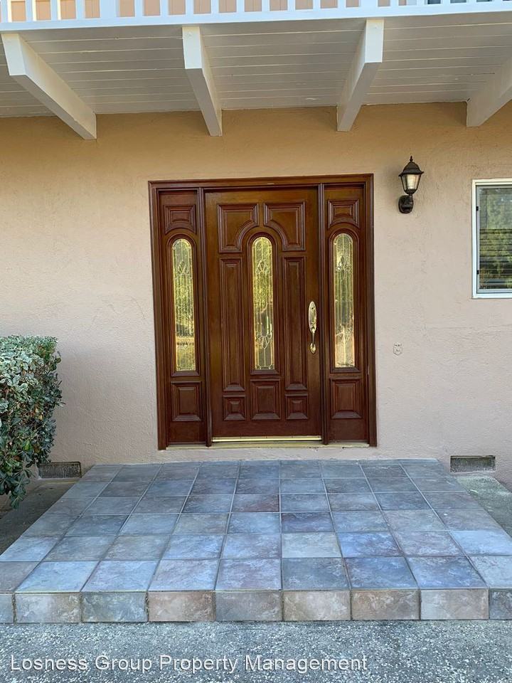 19328 Falmouth Ct - Photo 3 of 21