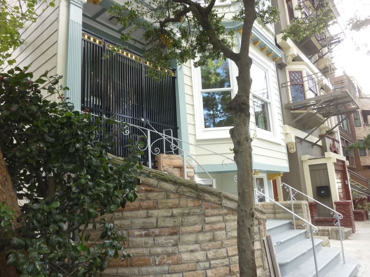 1653 Oak Street - Photo 3 of 61