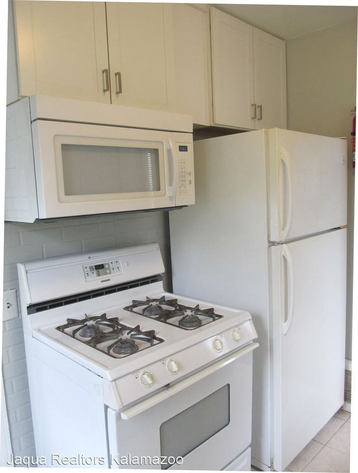 2917 Fulford St - Photo 3 of 15