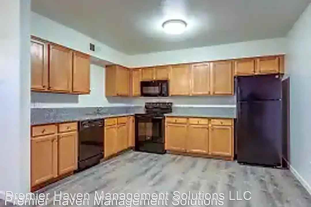 S&T Plaza Apartments - Photo 3 of 32