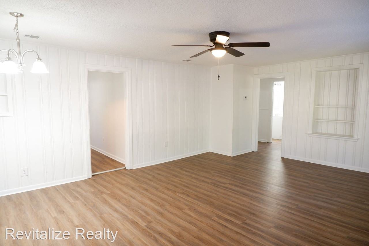1608 Northview Dr - Photo 3 of 19