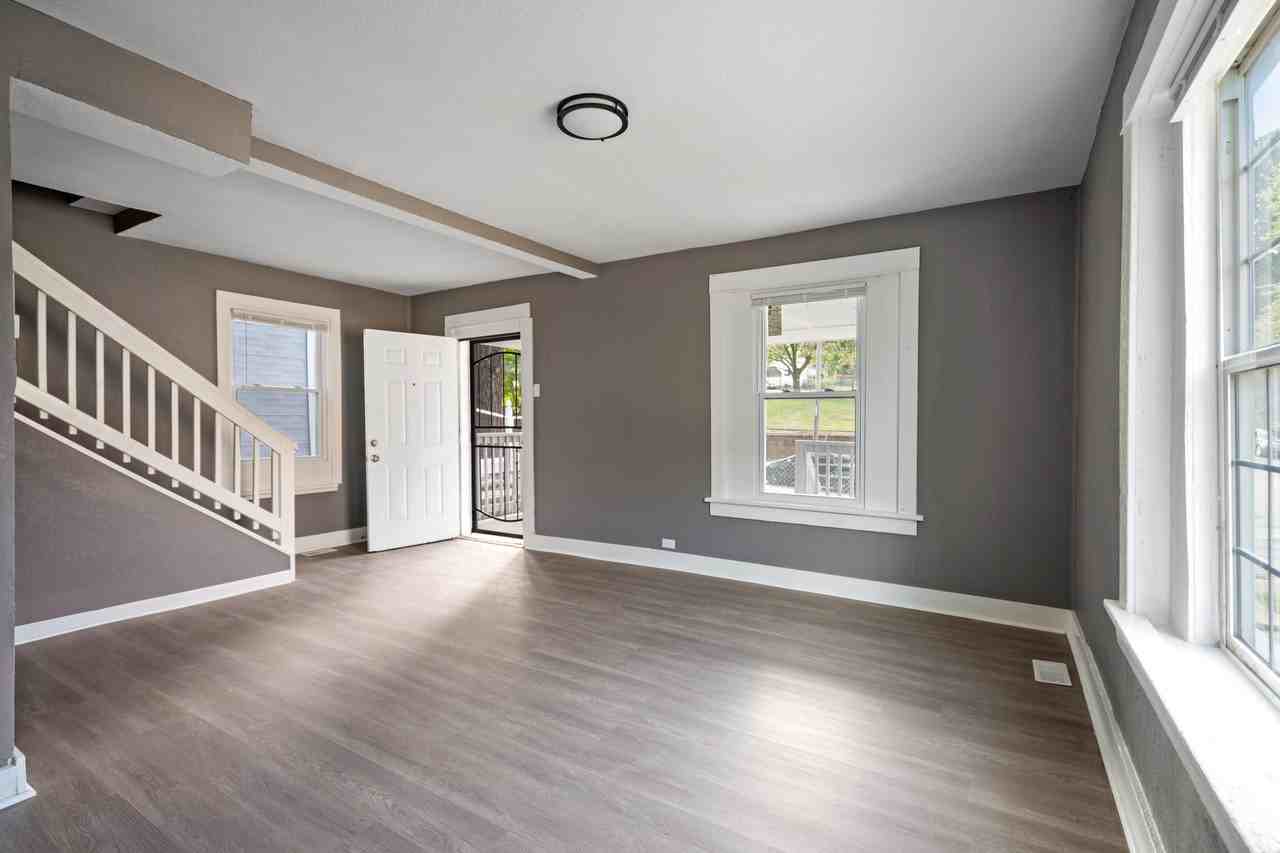 501 Kensington Ave - Photo 3 of 10