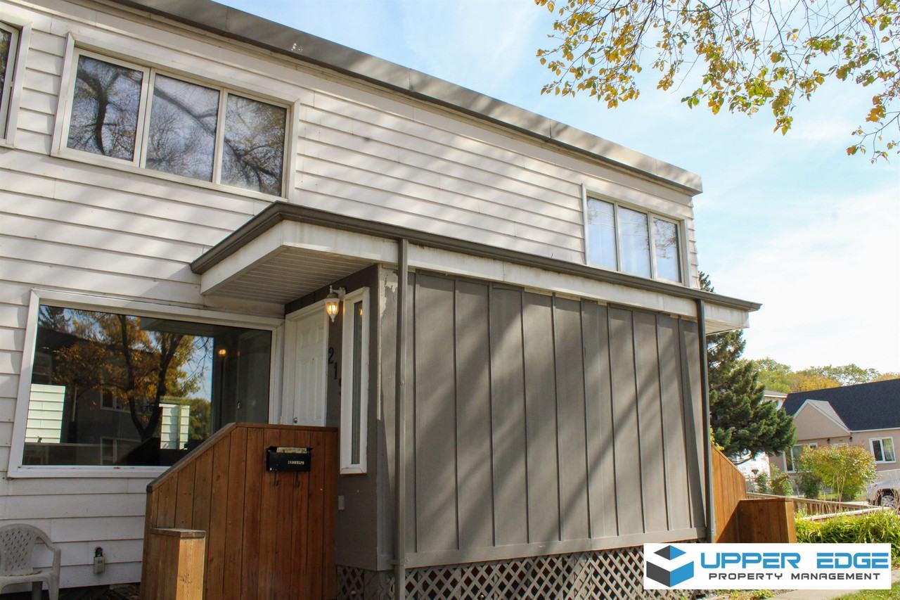 211 Guelph St - Photo 3 of 33