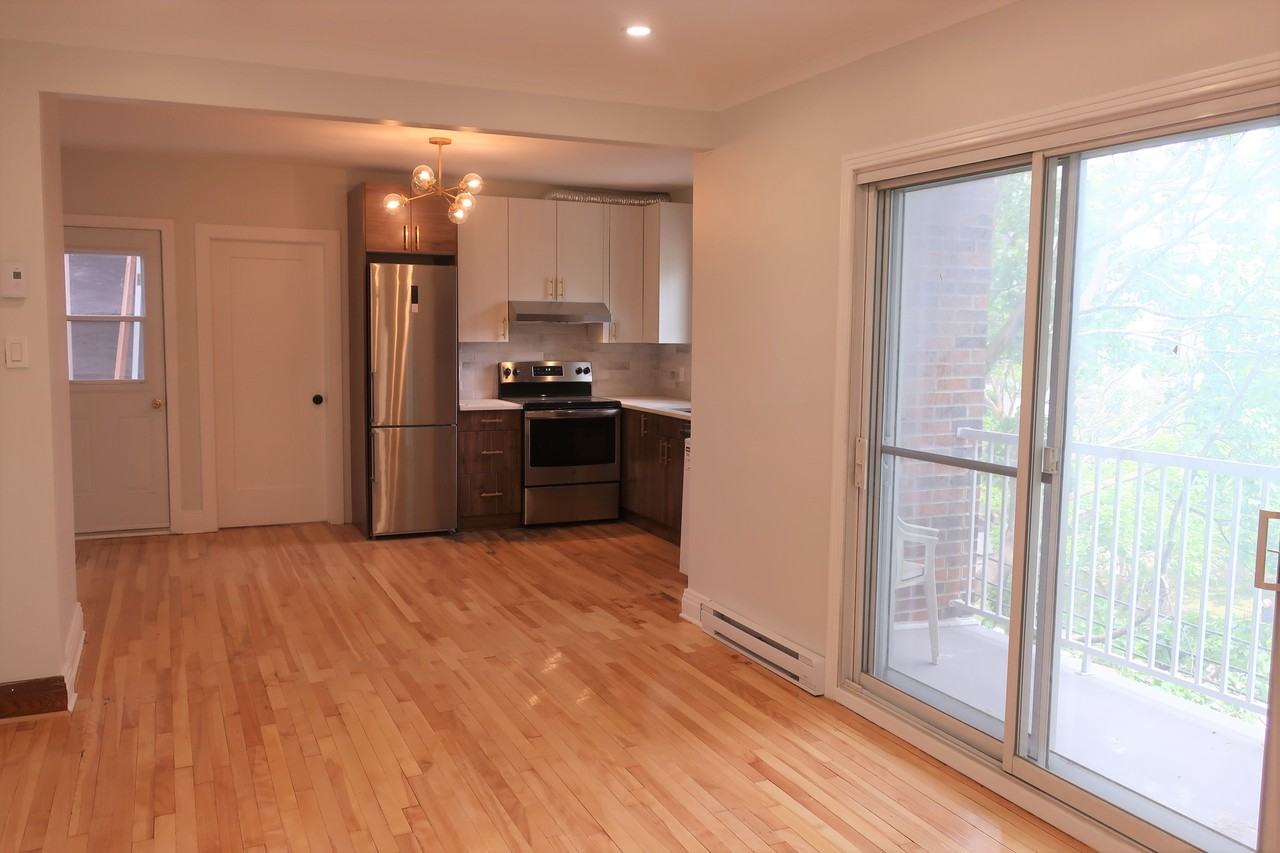 2195 Boul Saint-Joseph E - Photo 2 of 15