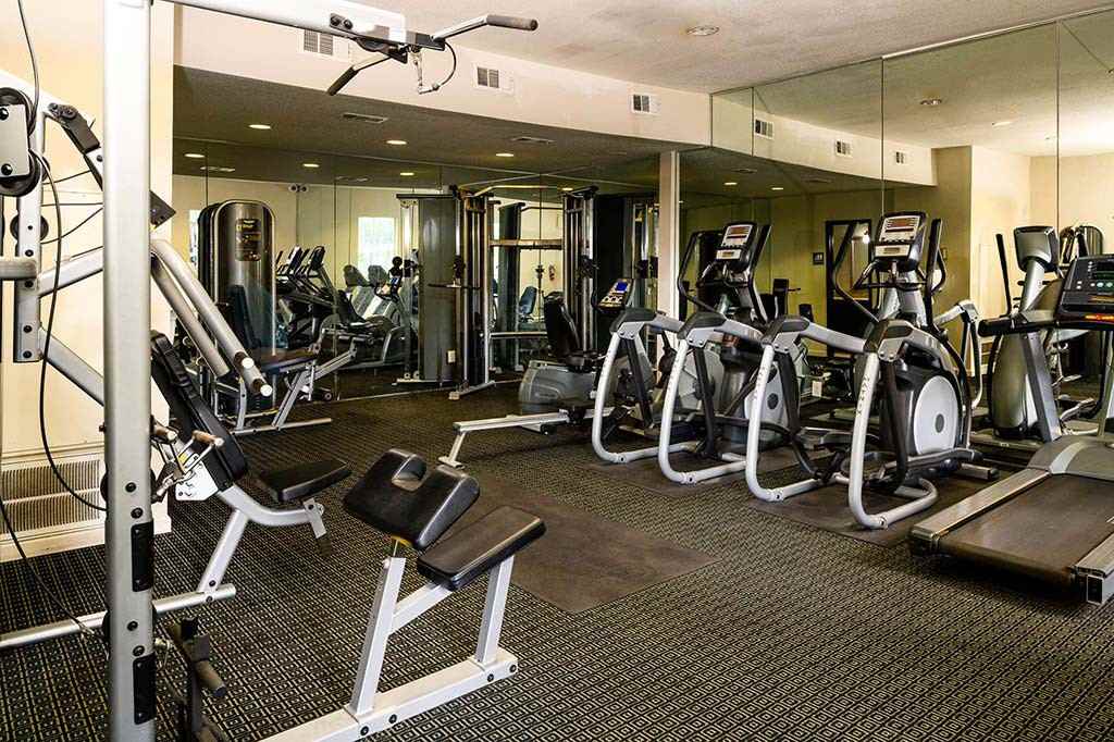 Chateaux Dupre Apartments - Photo 3 of 27