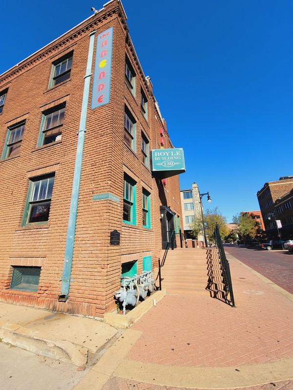 139 N Mead St - Photo 2 of 20