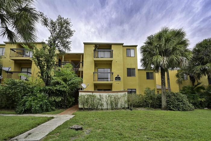 2865 Winkler Ave #414