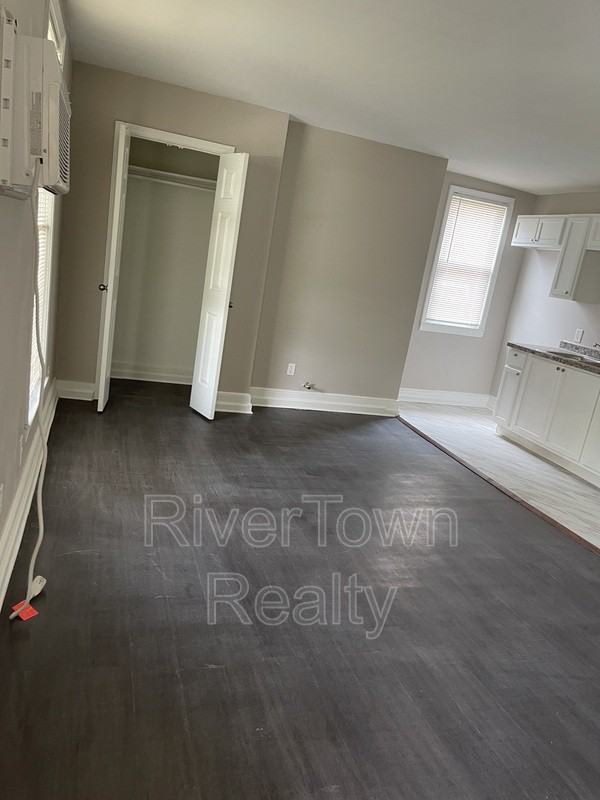 244 Garland St #1 - Photo 3 of 6