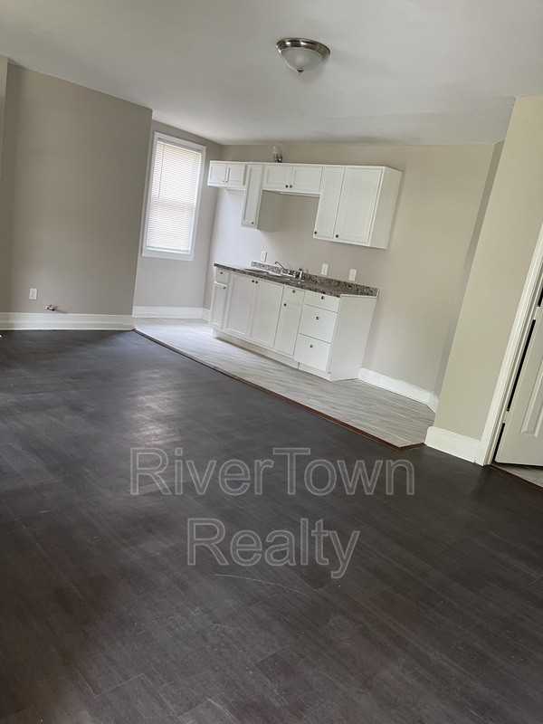 244 Garland St #1 - Photo 4 of 6